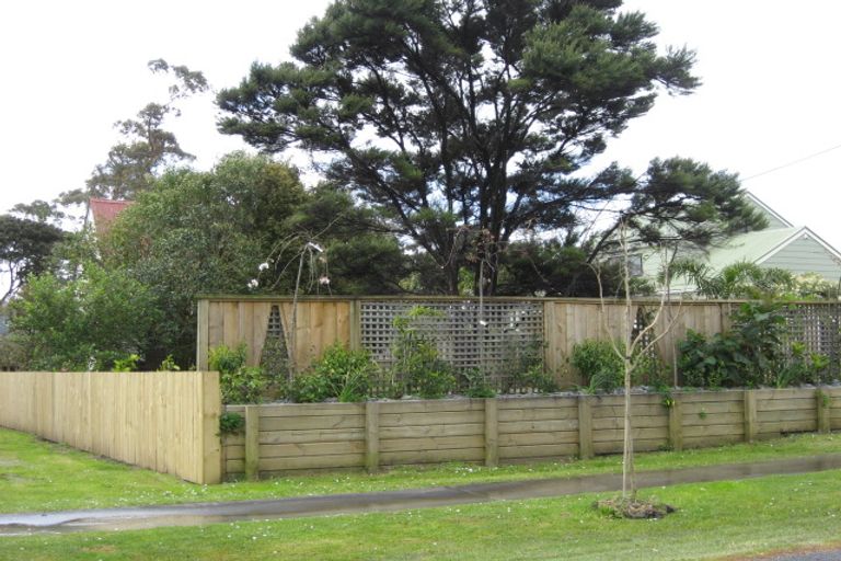 Photo of property in 48 Ferry Parade, Herald Island, Auckland, 0618