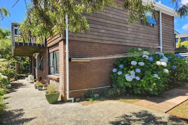 Photo of property in 42 Thatcher Crescent, Crofton Downs, Wellington, 6035