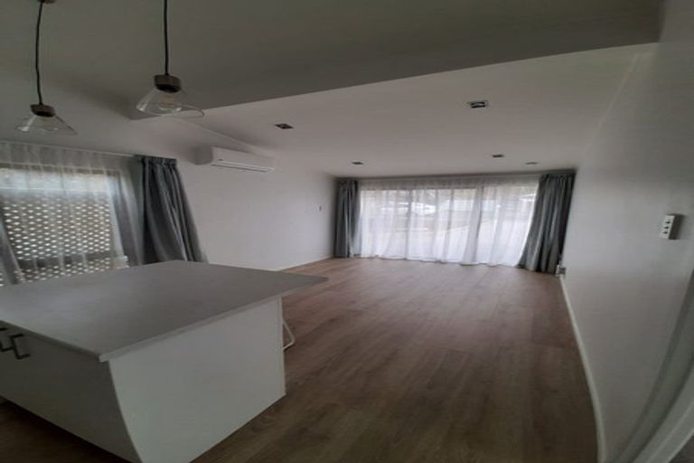 Photo of property in 2/41 Charles Dickens Drive, Mellons Bay, Auckland, 2014