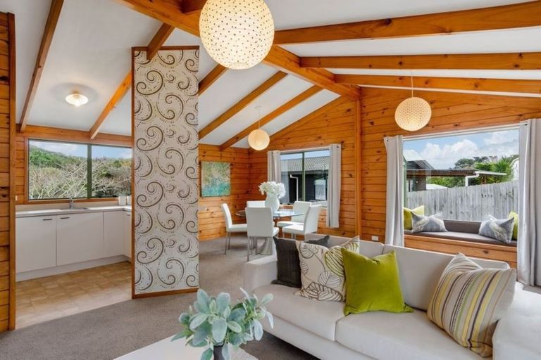 Photo of property in 1/4 Fernlea Rise, Bayview, Auckland, 0629