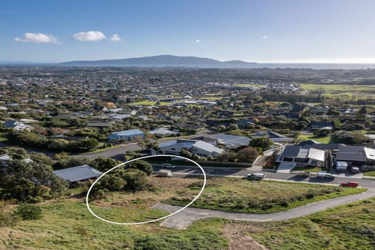 Photo of property in 73 Kotare Street, Waikanae, 5036