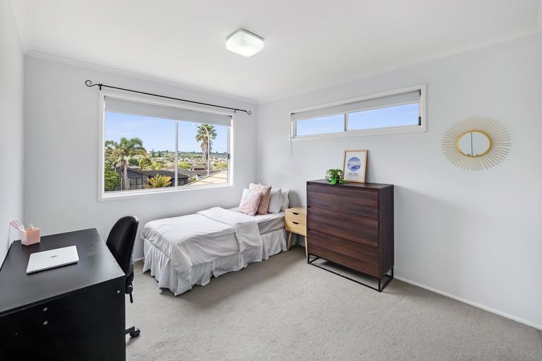 Photo of property in 129 Botany Road, Botany Downs, Auckland, 2010