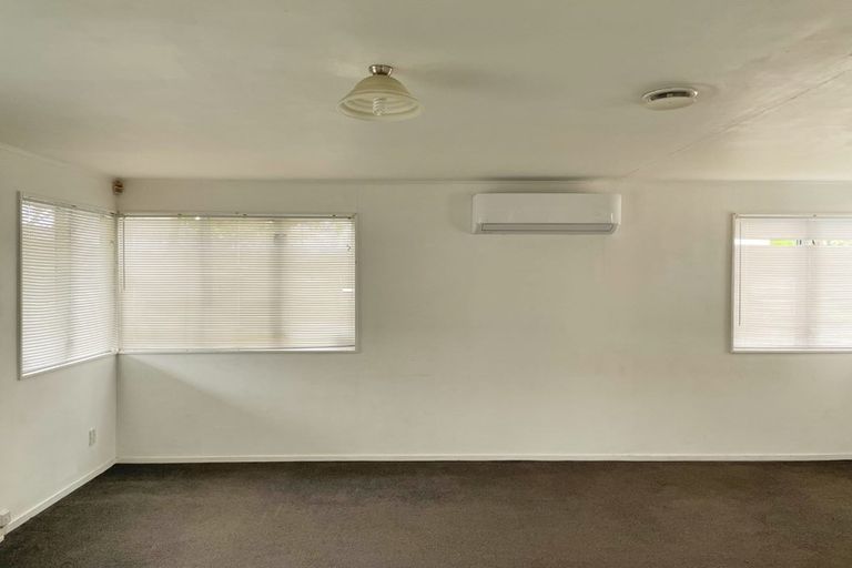 Photo of property in 129 Aviemore Drive, Highland Park, Auckland, 2010