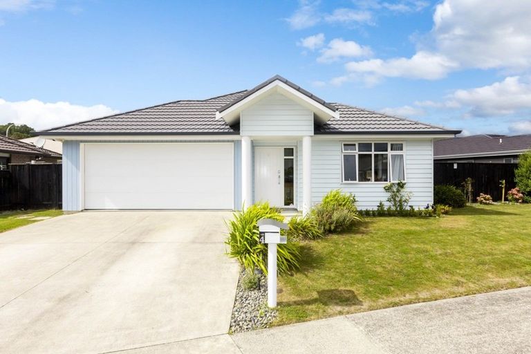 Photo of property in 4 Citrine Grove, Timberlea, Upper Hutt, 5018