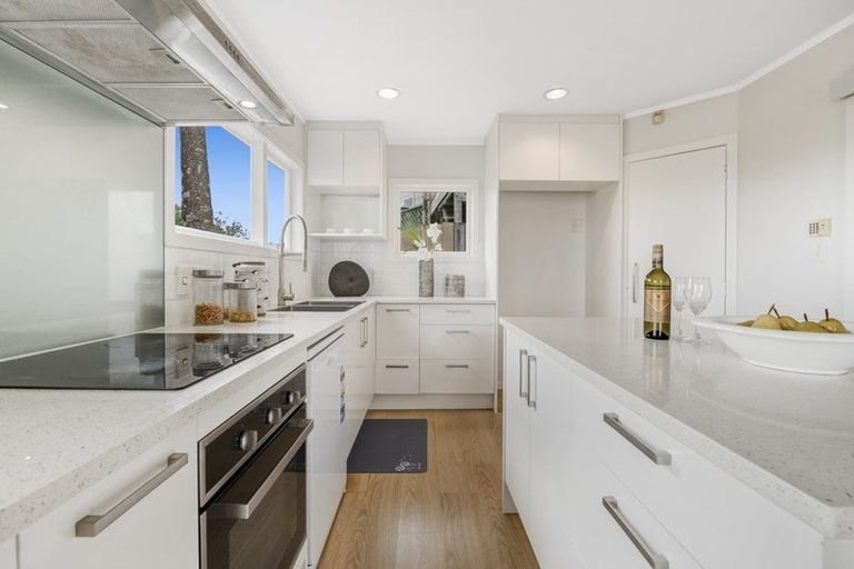 Photo of property in 3/22 Hogans Road, Glenfield, Auckland, 0629