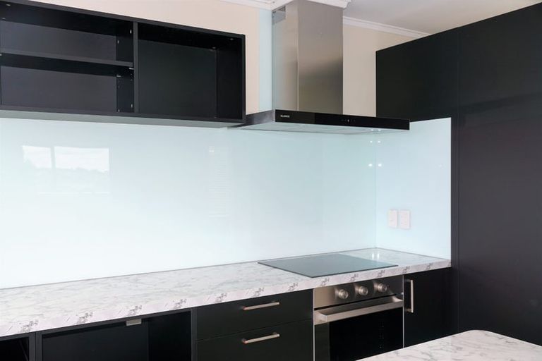 Photo of property in 1/79 Knights Road, Rothesay Bay, Auckland, 0630