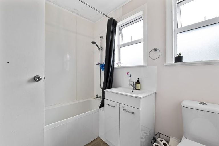 Photo of property in 1/324 Carrington Street, Vogeltown, New Plymouth, 4310