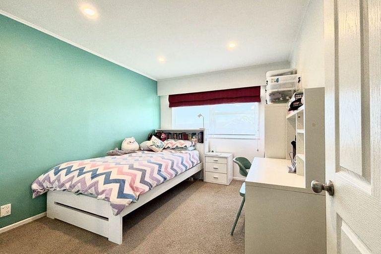 Photo of property in 31 School Road, Te Atatu South, Auckland, 0610