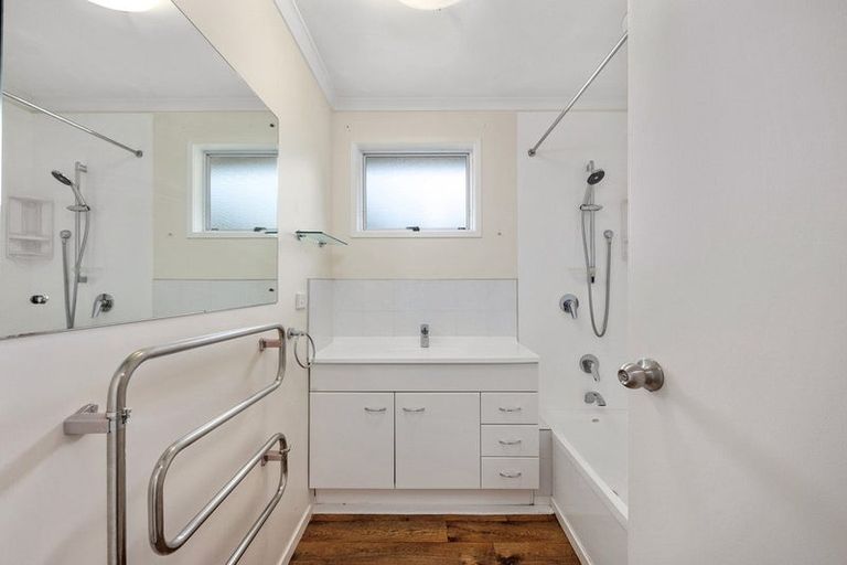 Photo of property in 17 Spargo Road, Massey, Auckland, 0614