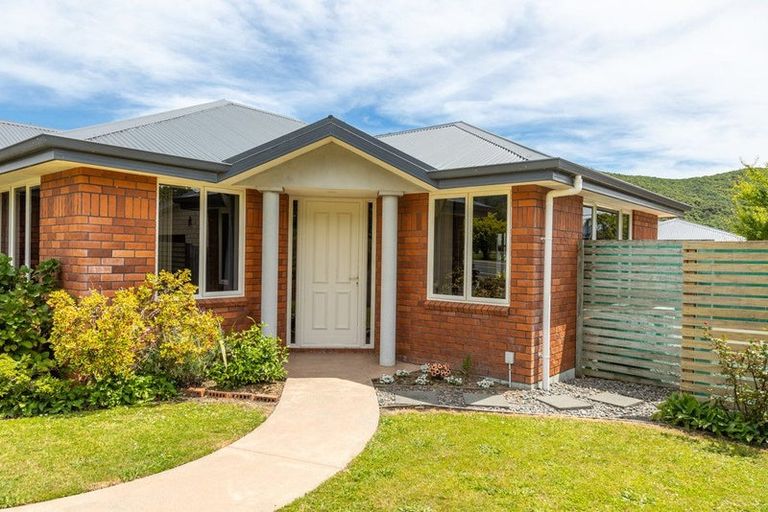 Photo of property in 253a Waikawa Road, Waikawa, Picton, 7220