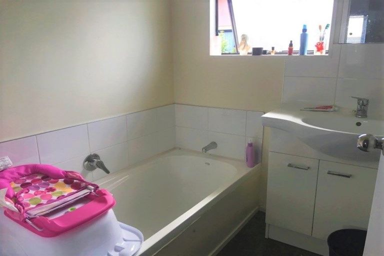 Photo of property in 2/39 Kopara Place, Clendon Park, Auckland, 2103