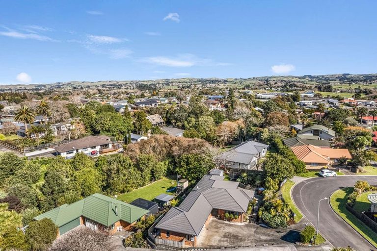 Photo of property in 12 Bella Villa Drive, Waiuku, 2123