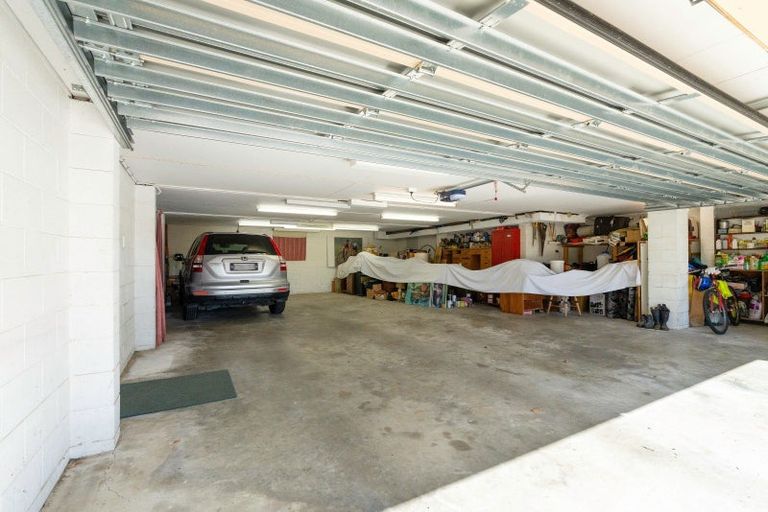 Photo of property in 76 Highbury Drive, Levin, 5510