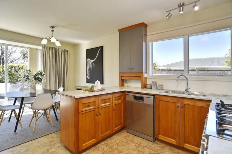 Photo of property in 5 Hannah Place, Redwood, Christchurch, 8051