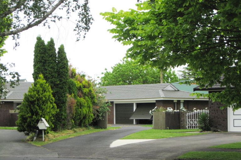 Photo of property in 17 Donzella Place, Conifer Grove, Takanini, 2112