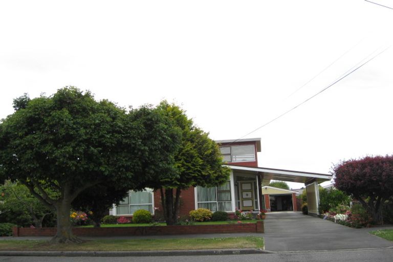 Photo of property in 96 Avondale Road, Avondale, Christchurch, 8061