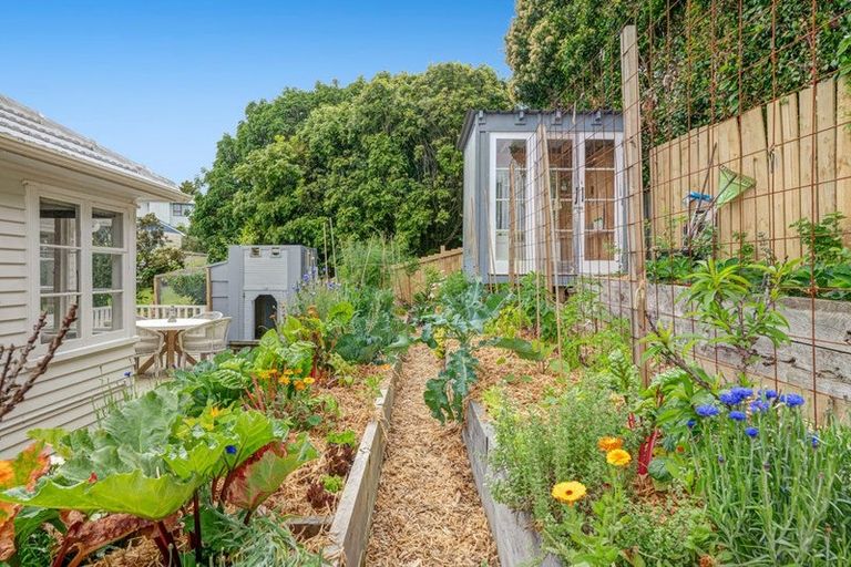 Photo of property in 10 St James Avenue, Helensville, 0800