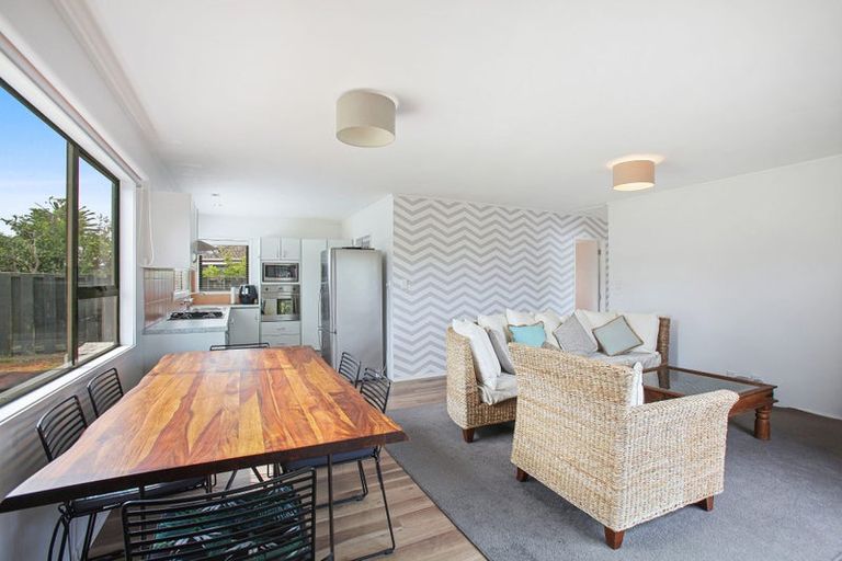 Photo of property in 3 Hosking Place, Clarks Beach, 2122
