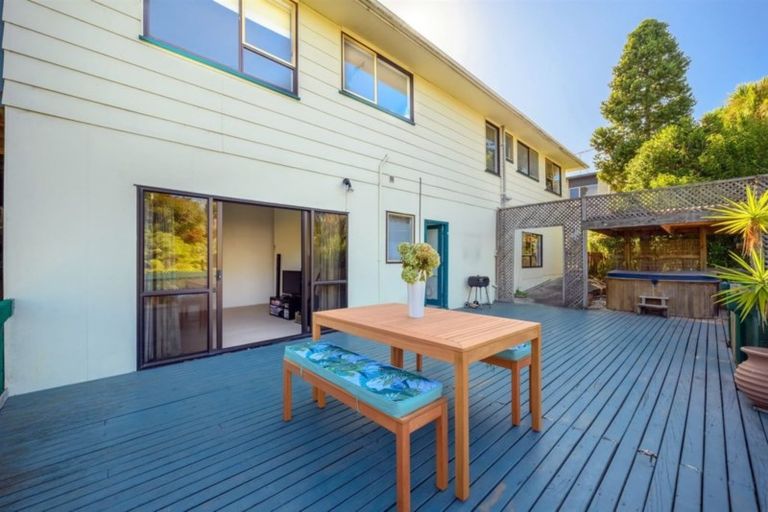 Photo of property in 28 Glamorgan Drive, Torbay, Auckland, 0630