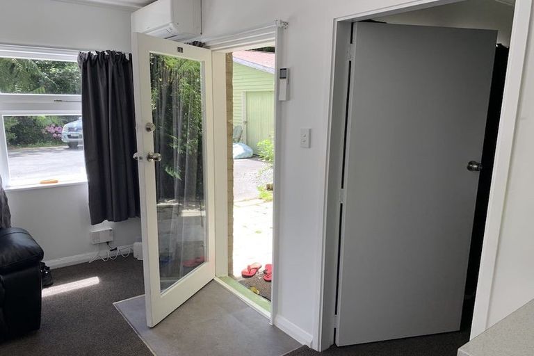 Photo of property in 8 Kaitawa Road, York Bay, Lower Hutt, 5013