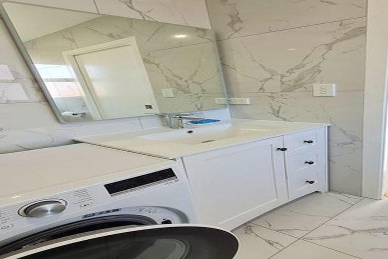 Photo of property in 90 Bond Crescent, Forrest Hill, Auckland, 0620