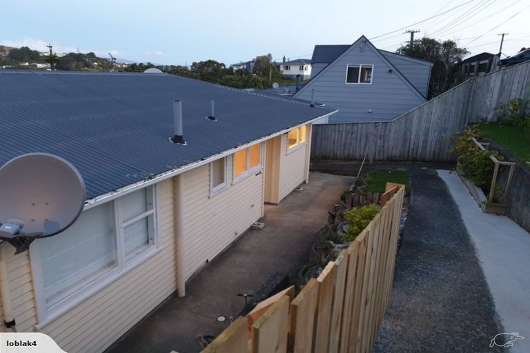 Photo of property in 111 Ruskin Road, Newlands, Wellington, 6037