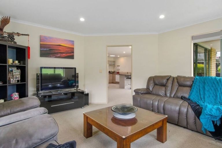 Photo of property in 14 Tauranga Place, Orewa, 0931