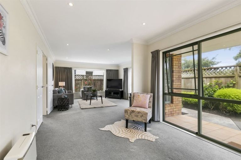 Photo of property in 15a The Quadrant, Miramar, Wellington, 6022