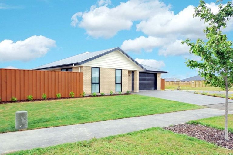 Photo of property in 2 Keeper Close, Woodend, 7610