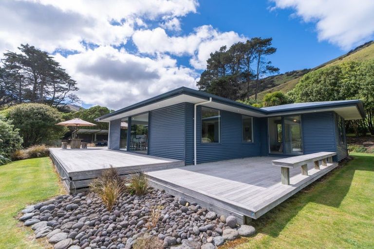 Photo of property in 904 Te Oka Bay Road, Te Oka, Little River, 7591