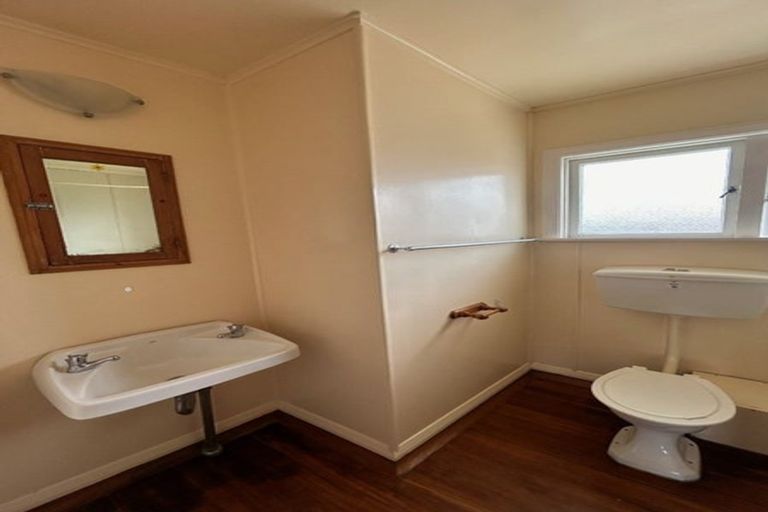 Photo of property in 27 Colvin Street, Westport, 7825
