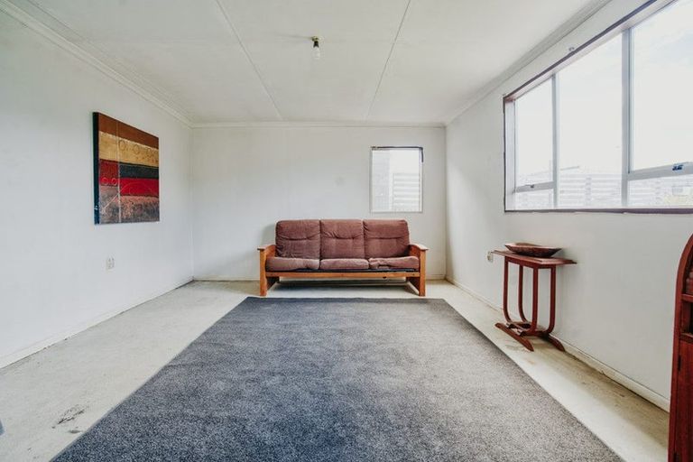 Photo of property in 18 Johnson Street, Milton, 9220