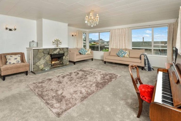 Photo of property in 1/36 Masterton Road, Rothesay Bay, Auckland, 0630