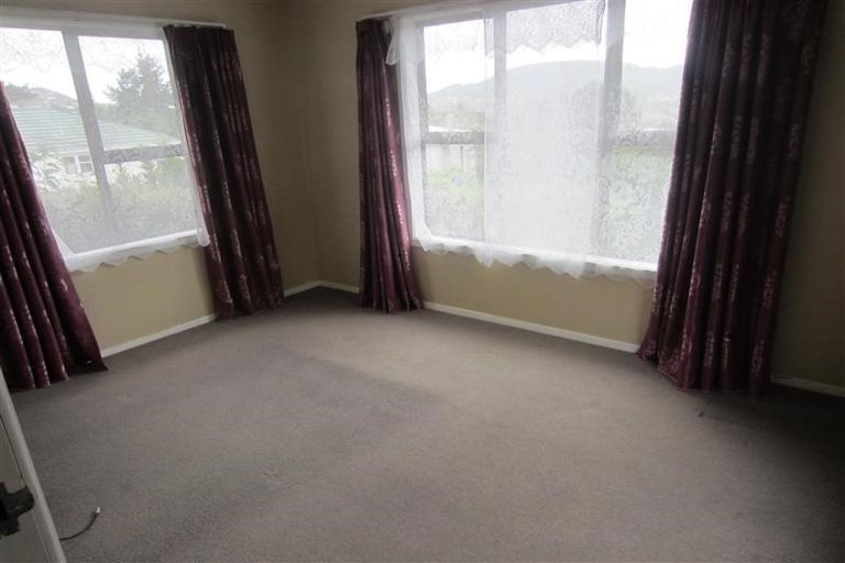 Photo of property in 13 Chester Road, Tawa, Wellington, 5028