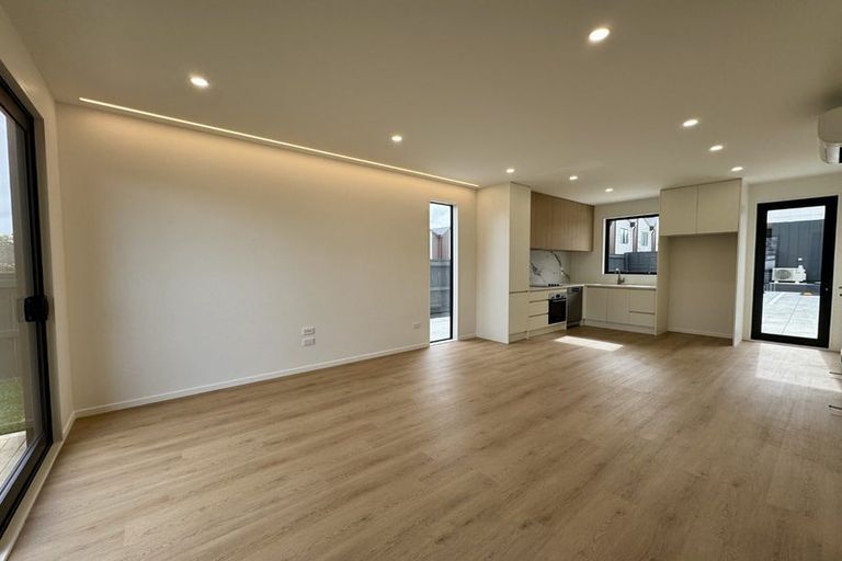 Photo of property in 2/131 Lancaster Road, Beach Haven, Auckland, 0626