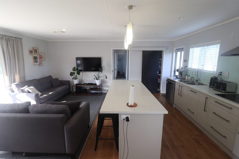Photo of property in 7 Elizabeth Drive, West Harbour, Auckland, 0618