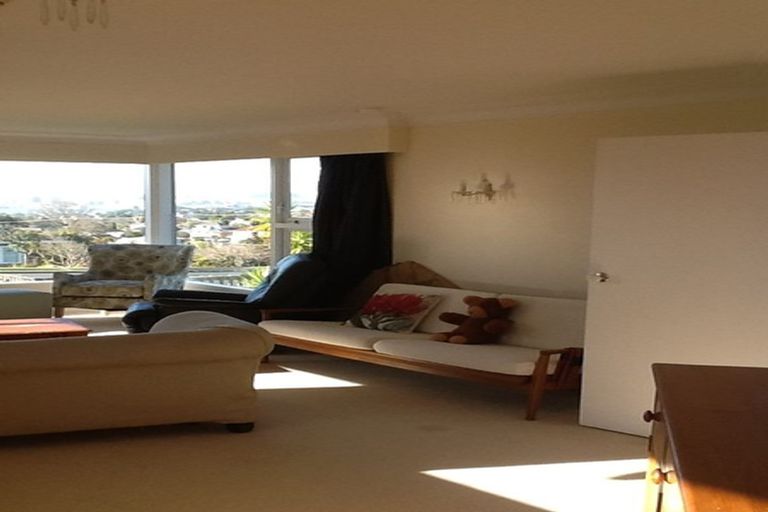 Photo of property in 95 Ocean View Road, Hillcrest, Auckland, 0627