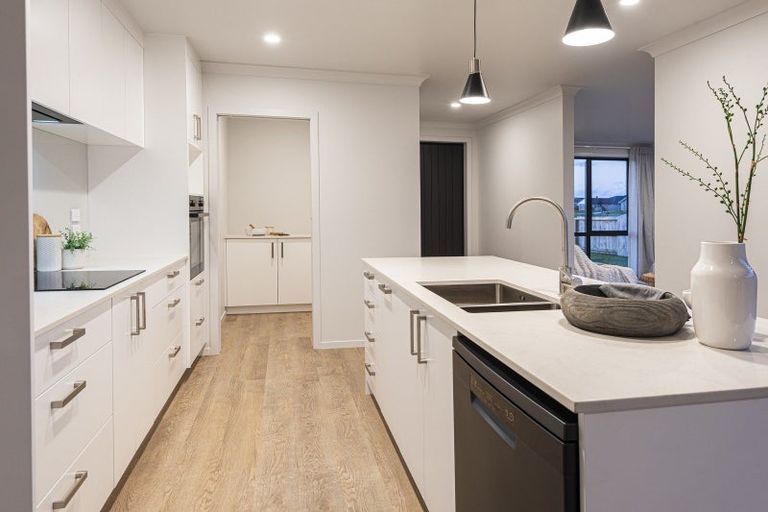 Photo of property in 71 Kaurinui Crescent, One Tree Point, 0118