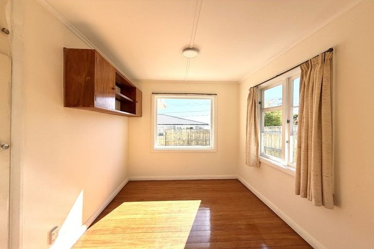 Photo of property in 11 Winara Avenue, Waikanae, 5036