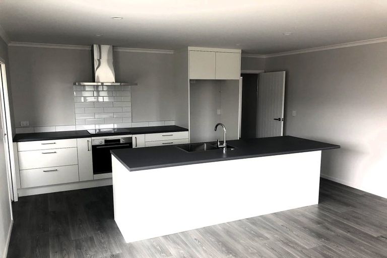 Photo of property in 1 Orawahi Road, Glenbrook, 2681