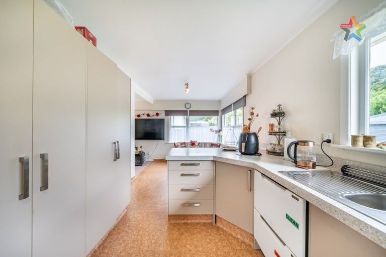 Photo of property in 22 Ruthven Road, Wainuiomata, Lower Hutt, 5014