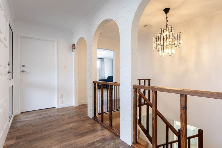 Photo of property in 5 Mandeville Crescent, Grenada Village, Wellington, 6037