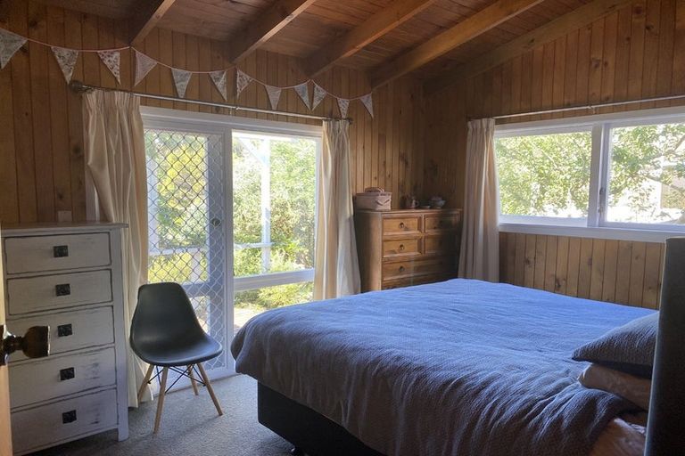 Photo of property in 6 Flaxmere Street, Waikanae Beach, Waikanae, 5036