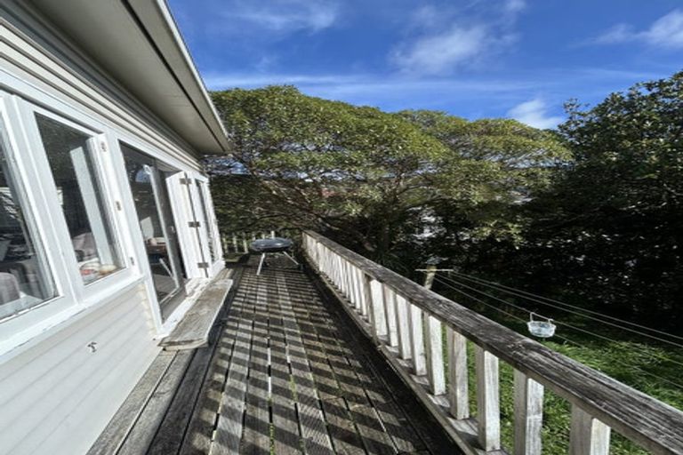 Photo of property in 14 Trelissick Crescent, Ngaio, Wellington, 6035