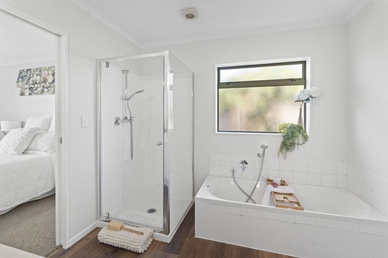 Photo of property in 23 Dan Tori Place, Orewa, 0931