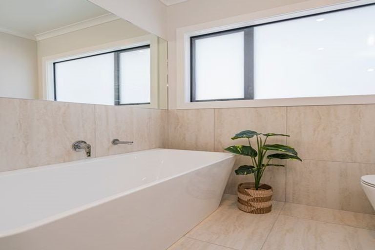 Photo of property in 16 Awatea Drive, Whitianga, 3510