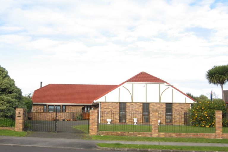 Photo of property in 126 Carnoustie Drive, Wattle Downs, Auckland, 2103