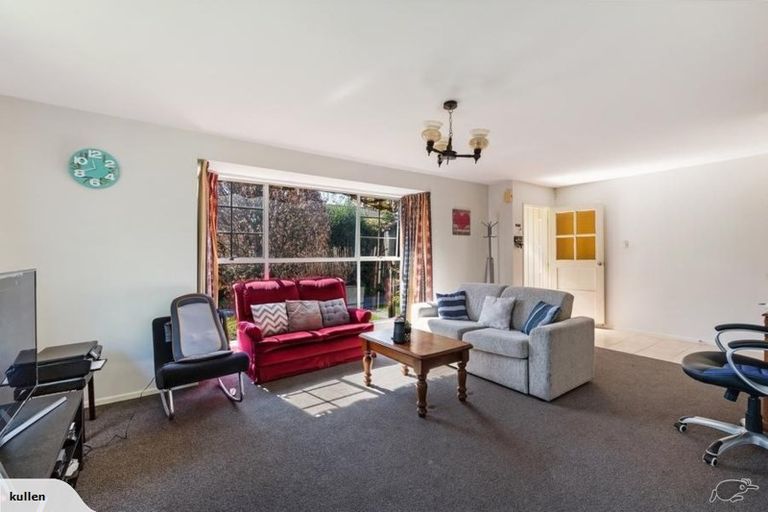 Photo of property in 17 Resolution Place, Bryndwr, Christchurch, 8053