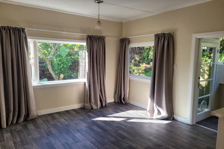 Photo of property in 105 Fulford Street, New Plymouth, 4310