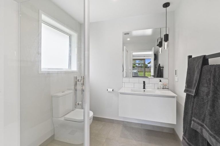 Photo of property in 7 Fairview Place, Levin, 5510